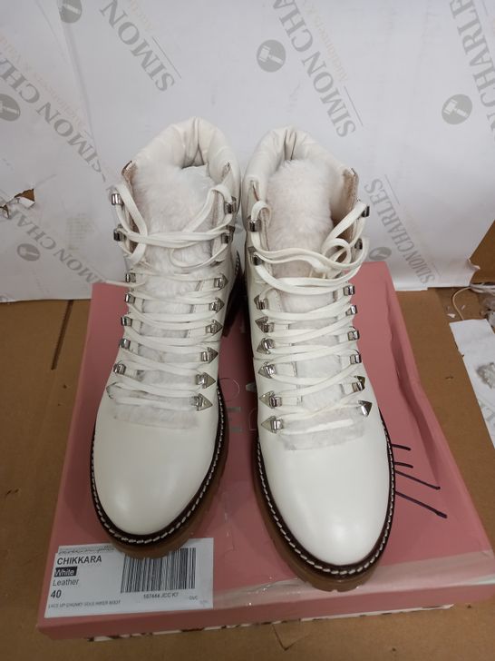 MODA IN PELLE "CHIKKARA" LACE UP CHUNKY SOLE HIKER BOOTS - WHITE LEATHER - UK 7