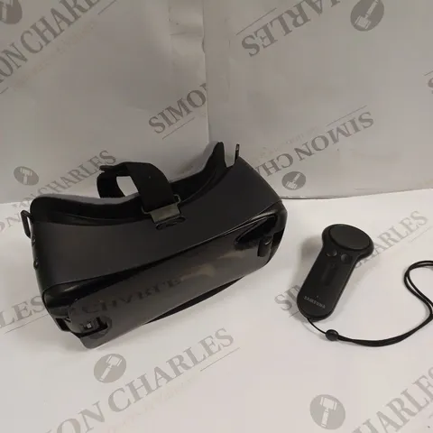 BOXED SAMSUNG GEAR VR HEADSET 