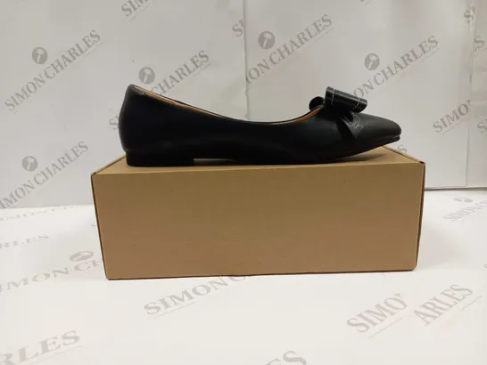 BOXED PAIR OF UNBRANDED WOMEN SHOES UK SIZE 7