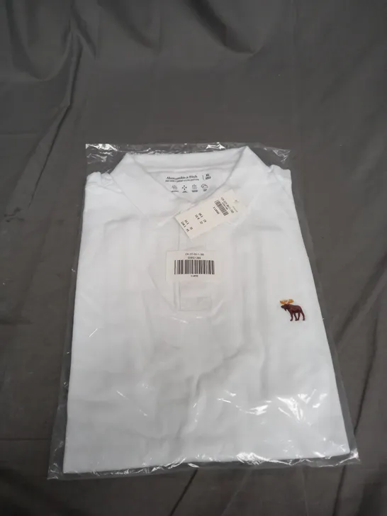 BAGGED ABERCROMBIE AND FITCH LOGO POLO SHIRT IN WHITE SIZE XL