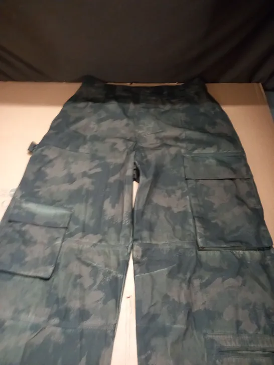 ASOS DESIGN GREEN CAMO PRINT TROUSERS - SIZE 14