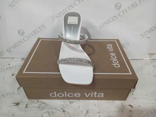 BOXED PAIR OF DOLCE VITA CRYSTAL RHINESTONE BLOCK HEEL OPEN TOE SANDALS IN WHITE SIZE 7