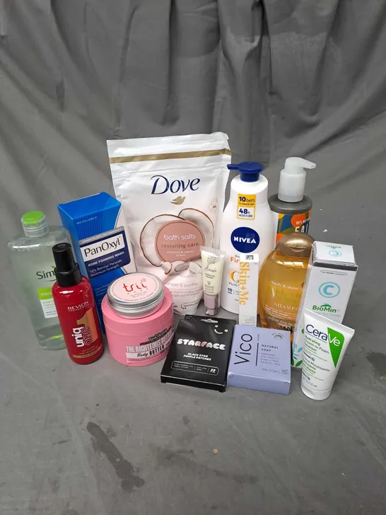 APPROXIMATELY 20 ASSORTED COSMETIC PRODUCTS TO INCLUDE SOAP&GLORY THE RIGHTEOUS BUTTER, DOVE BATH SALTS, CERAVE HYDRATING CLEANSER ETC