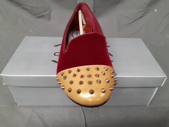 BOX OF APPROXIMATELY 12 BOXED PAIRS OF CASANDRA SLIP-ON SHOES IN RED/GOLD W. SPIKE STUDS - VARIOUS SIZES