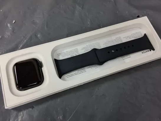 APPLE WATCH SE 40MM WITH STRAP