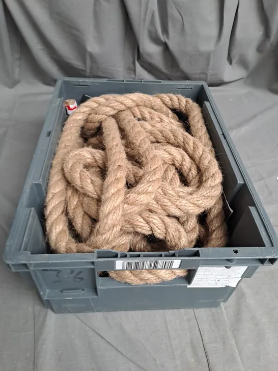 TOTE OF HEAVY DUTY ROPE 