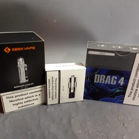 APPROXIMATELY 20 VAPES, E-CIGARETTES & ACCESSORIES TO INCLUDE VOOPOO DRAG 4, INNOKIN T18II TANK, GEEKVAPE E100 KIT, ETC