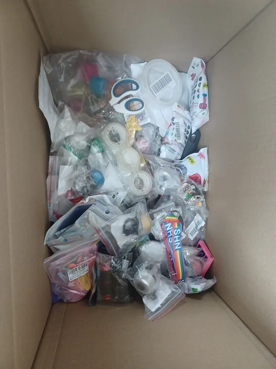 APPROXIMATELY 20 ASSORTED ITEMS INCLUDING CELLOTAPE,SCISSORS,KIDS TOYS