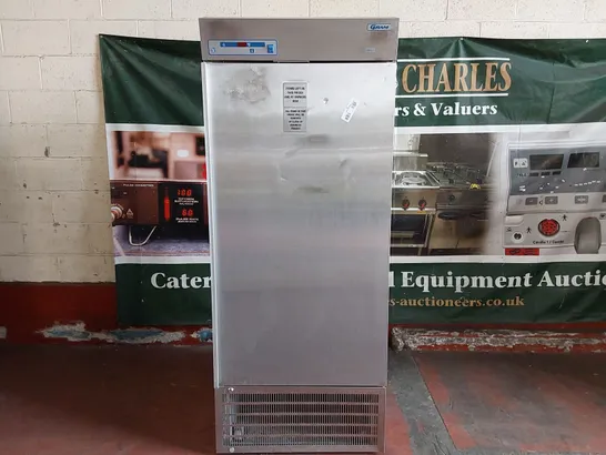 GRAM K625 UPRIGHT FRIDGE