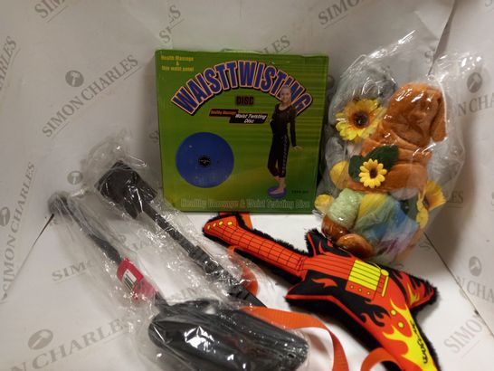 LOT OF APPROXIMATELY 10 ASSORTED HOUSEHOLD ITEMS TO INCLUDE PLUSH TOY, WAIST TWISTING DISC, BBQ WIRE BRUSH ETC 