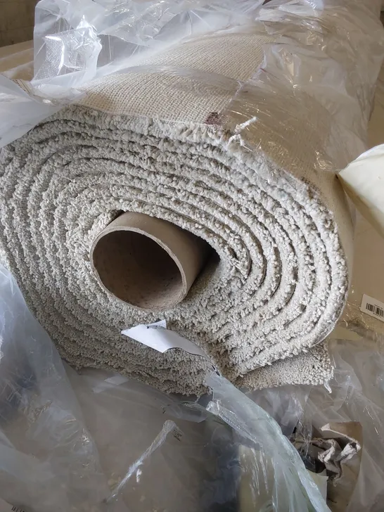 ROLL OF QUALITY ULTIMATE IMPRESSIONS PRECIOUS CARPET // SIZE: APPROX 5 X 7.5m