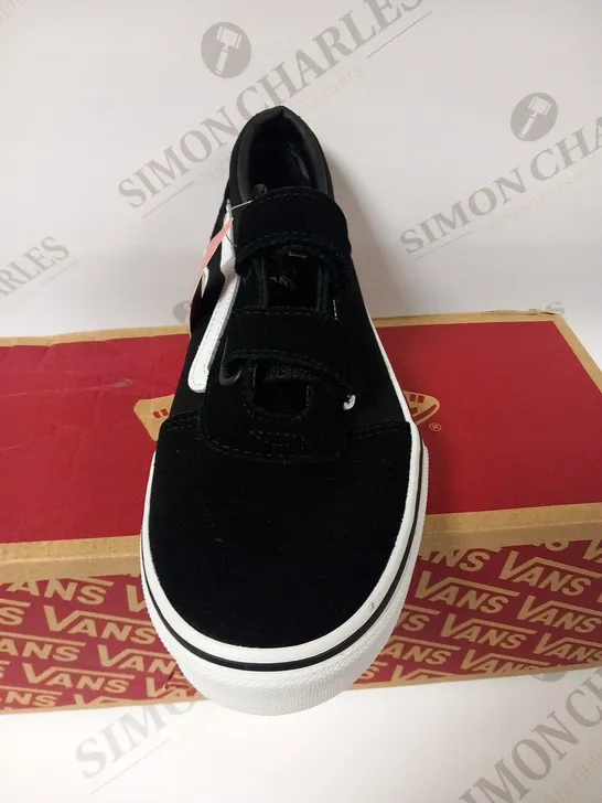 BOXED VANS WARD V SUEDE SHOES SIZE 6