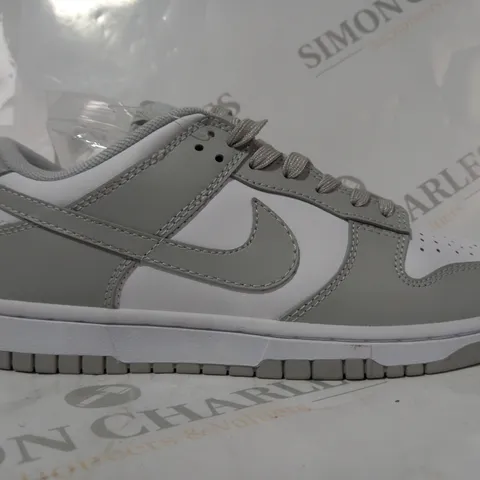 PAIR OF NIKE TRAINERS IN WHITE/GREY UK SIZE 6