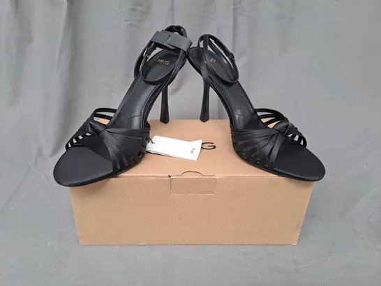 BOXED PAIR OF MNG OPEN TOE HIGH HEEL SANDALS IN BLACK EU SIZE 39