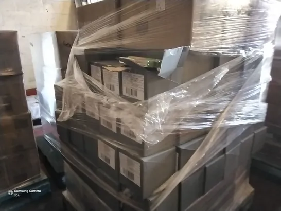 PALLET OF APPROXIMATELY 125 BOXES OF BRAND NEW MONKEY NAPKINS ( PACKETS × 20 PIECES IN EACH BOX)  AND 6 BOXES OF TABLEWARE PARTY KITS 