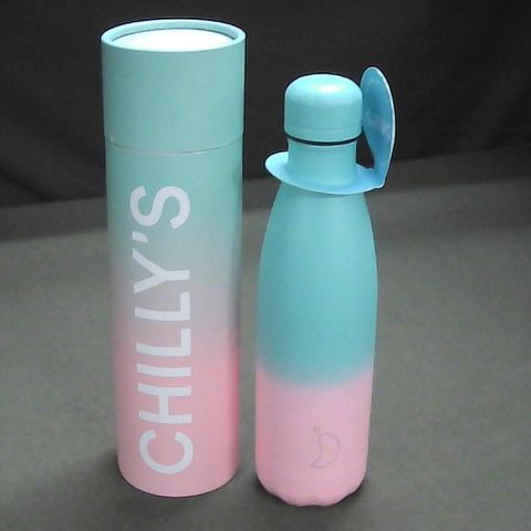 THE CHILLYS BOTTLE 500ML IN PINK/BLUE GRADIENT