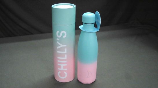 THE CHILLYS BOTTLE 500ML IN PINK/BLUE GRADIENT