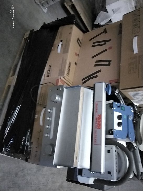 PALLET OF ASSORTED ELECTRICAL ITEMS TO INCLUDE A SMART DOCUMENT CAMERA 450, A GAM8NG MONITOR AND A NETWORK HANDYCAM