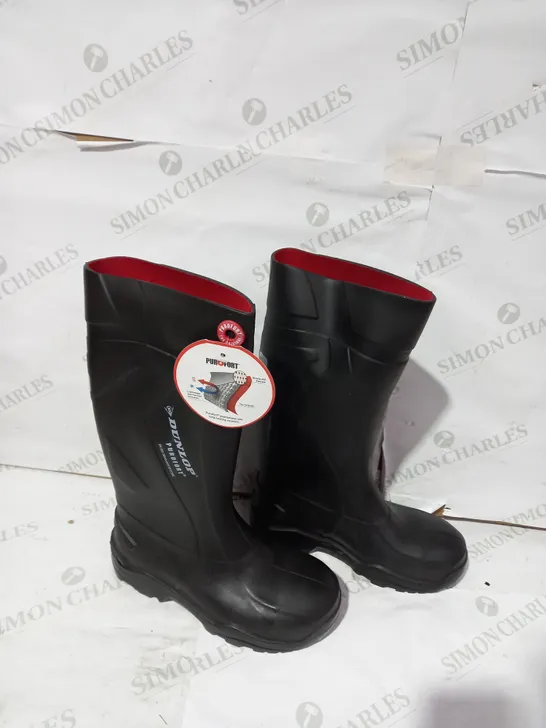 PAIR OF BRAND NEW DUNLOP PUROFORT+ SAFETY WELLINGTON BOOTS - SIZE 4