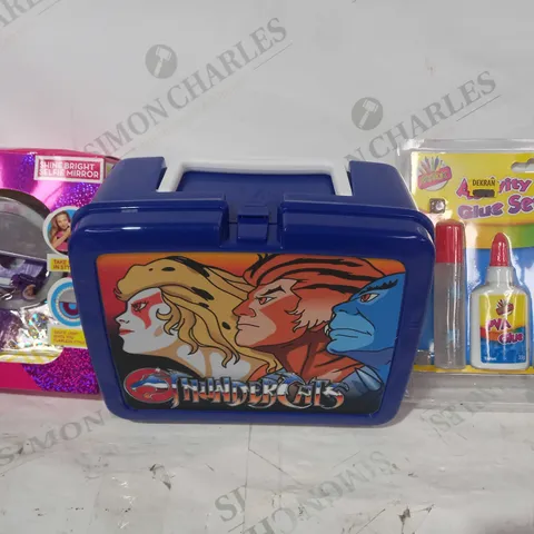 BOX OF APPROXIMATELY 25 ASSORTED TOYS AND GAMES TO INCLUDE ARTBOX ACTIVITY GLUE SET, THUNDERCATS LUNCH BOX, BARBIE SELFIE MIRROR, ETC