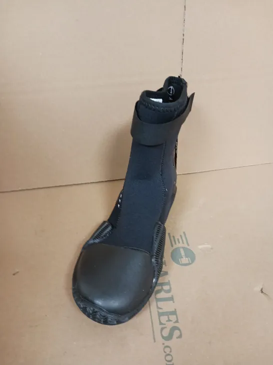 OSPREY 5MMNEOPRENE BOOTS - UK 7 