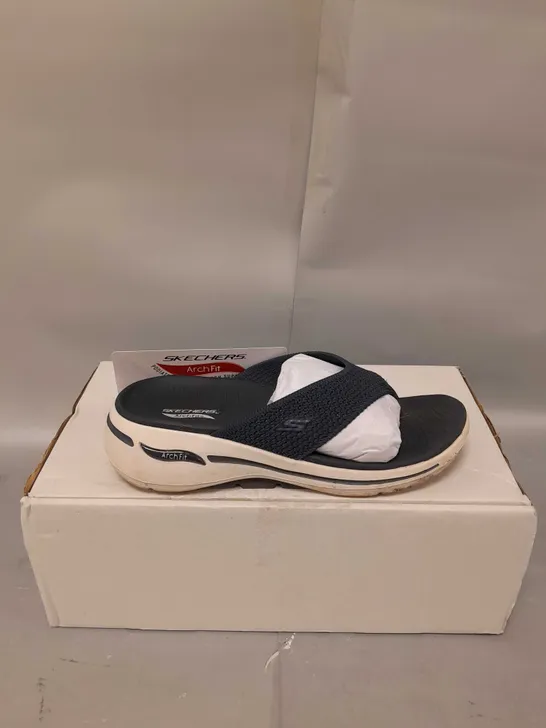 BOXED SKECHERS ARCH FIT SANDALS SIZE 4