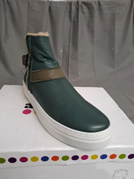 BOXED PAIR OF ADESSO HEATHER LEATHER TRAINERS IN GREEN SIZE 6