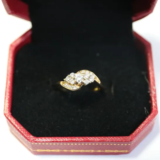 DESIGNER 18CT YELLOW GOLD 'TWIST' RING SET WITH DIAMONDS WEIGHING +0.50CT