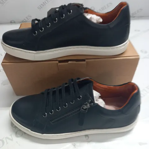 BOXED PAIR OF MAISON DE NIMES LEATHER ZIP SIDE TRAINERS IN BLACK - SIZE 7