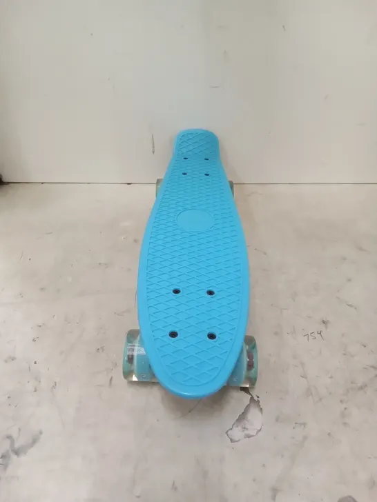 CHILDRENS PENNY BOARD IN BLUE WITH LED WHEELS