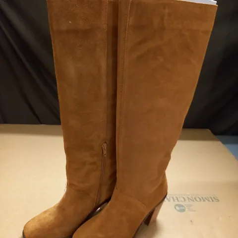 PAIR OF BRONX BROWN HIGH BOOTS - 38