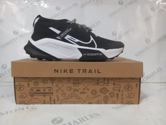 BOXED PAIR OF NIKE ZOOMX ZEGAMA TRAIL SHOES IN BLACK/WHITE UK SIZE 9