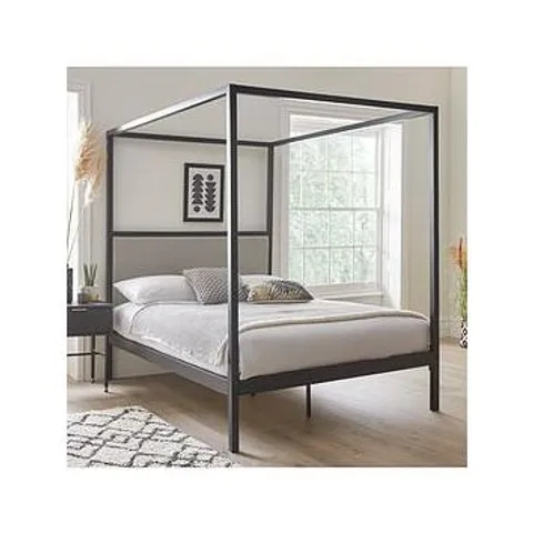 BOXED HAMPTON 4 POSTER BED METAL KING BED (2 BOXES)