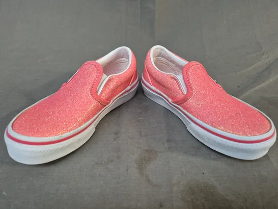 BOXED PAIR OF VANS KID'S CLASSIC SLIP-ON SHOES IN PINK W. GLITTER EFFECT UK SIZE 10