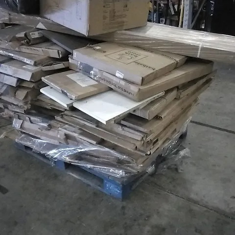 PALLET OF ASSORTED BATHROOM PANELS AND DOORS