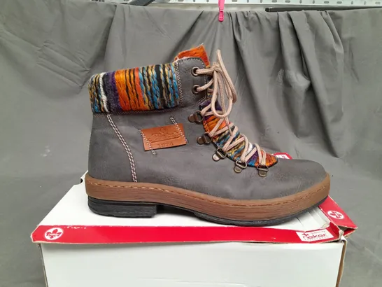 BOXED PAIR OF RIEKER FLEECE LINING BOOTS IN GREY - UK 7 1/2