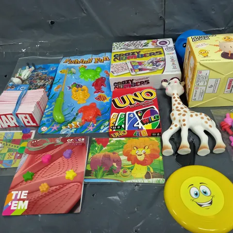 BOX OF ASSORTED TOYS AND GAMES TO INCLUDE UNO, PLAYMOBIL AND LEGO FIGURES