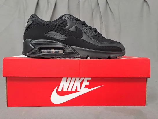 BOXED PAIR OF NIKE AIR MAX 90 SHOES IN BLACK UK SIZE 8