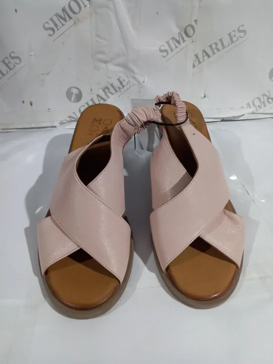 UNBOXED PAIR OF MODA IN PELLE LASSANDRA SANDAL PINK SIZE 7