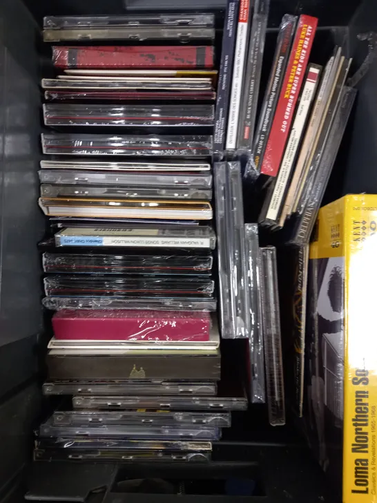 BOX OF APPROXIMATELY 40 ASSORTED CDS FROM VARIOUS ARTISTS TO INCLUDE GENESIS, THIRTY SECONDS TO MARS, ROSANNE CASH ETC