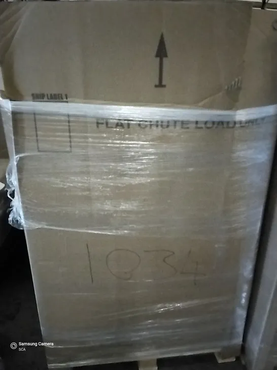 PALLET OF ASSORTED ITEMS INCLUDING CAT LITTER BOX, PET BEDS, FRYING PAN, RETRACTABLE SAFETY GATE, CAT TREE, LIQUID TRANSFER PUMP