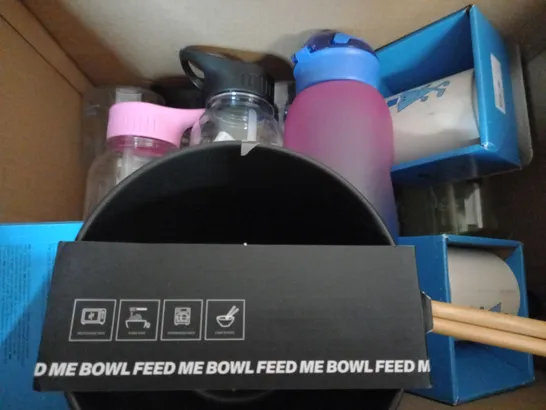 MEDIUM BOX OF ASSORTED HOUSEHOLD ITEMS TOO INCLUDE NOODLE BOWLS , MUGS AND DRINKING BOTTLES - COLLECTION ONLY