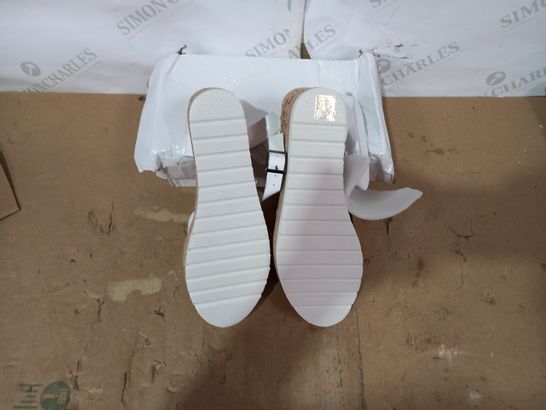 BOXED PAIR OF DESIGNER WHITE WEDGE SANDALS SIZE 39