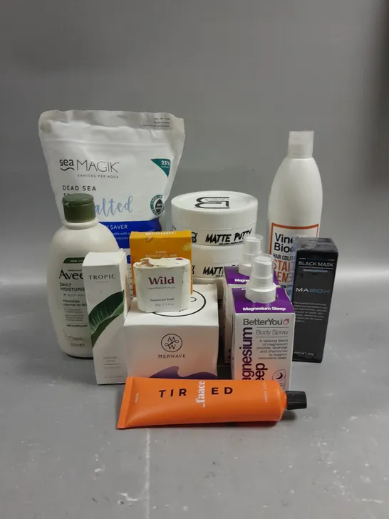 LOT OF APPROX 15 ASSORTED HEALTH AND BEAUTY ITEMS TO INCLUDE TROPIC COMFOR FOOD HYDRATION MASK (45ML), AVEENO DAILY MOISTERISING BODY WASH (500ML), MERWAVE DEEP CONDITIONING HAIR MASK (300ML), ETC. 