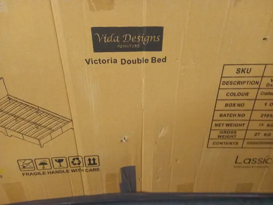 BOXED VICTORIA DOUBLE BED IN CRUSHED VELVET SILVER - 10F1 / COLLECTION ONLY