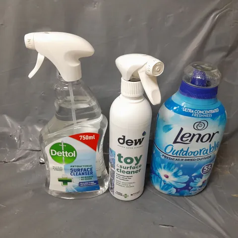 BOX OF APPROXIMATELY 10 ASSORTED ITEMS TO INCLUDE - LENOR OUTDOORABLE , DEW TOY SURFACE , DETTOL CLEANSER ETC