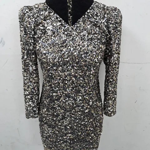 QUEENS OF ARCHIVE COLLAQRED SEQUIN DRESS IN GOLD - S