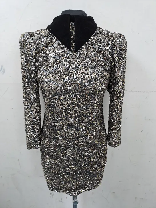 QUEENS OF ARCHIVE COLLAQRED SEQUIN DRESS IN GOLD - S