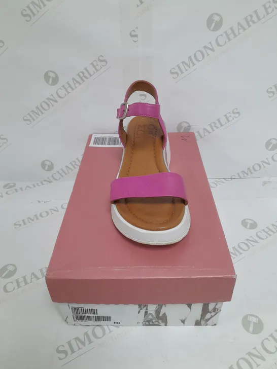 BOXED PAIR OF MODA IN PELLE ORINA SANDALS IN PINK SIZE 3