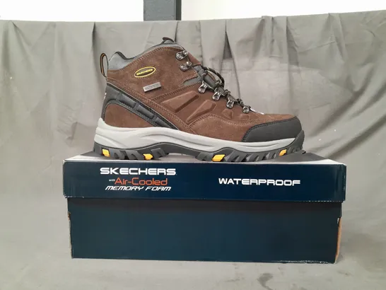 BOXED PAIR OF SKECHERS WATERPROOF ANKLE BOOTS IN BROWN UK SIZE 10.5